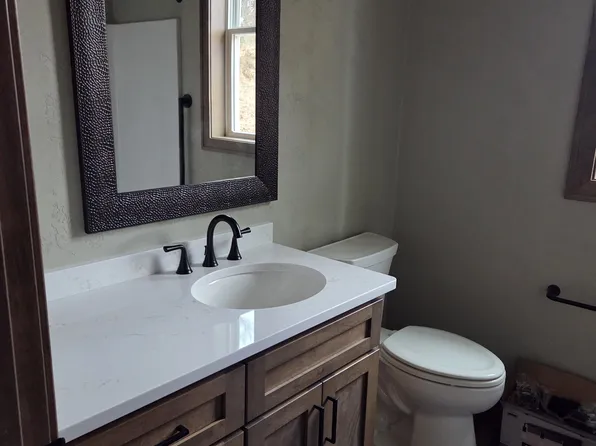 2163 Abbey Rd, New London, WI 54961