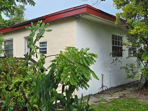 5th image of 759 S Biscayne River Dr
