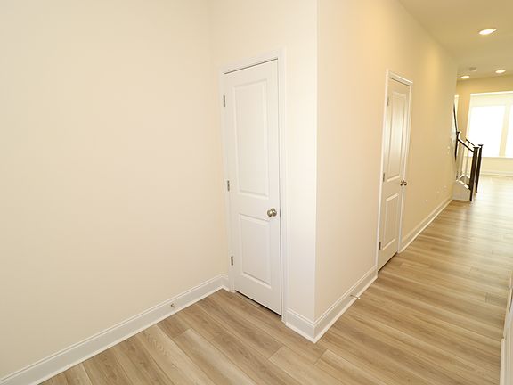 3rd image of 917 Kensley Grove Ln