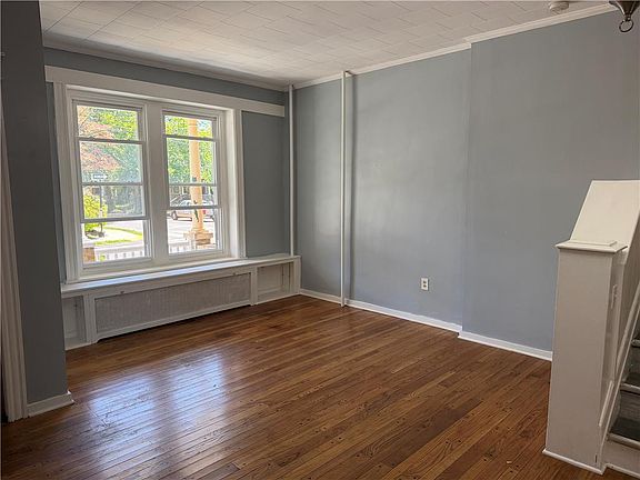 3rd image of 1451 W Linden St