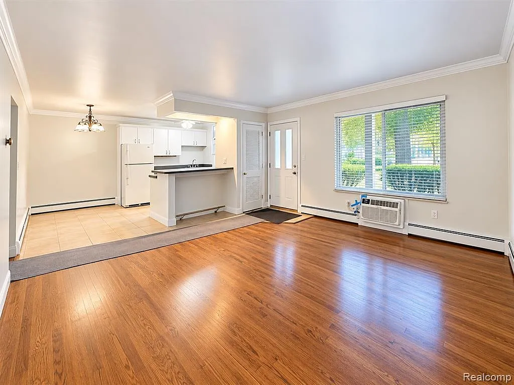 2 bed, 1.0 bath, 900 sqft, $1,800 — Photo 4