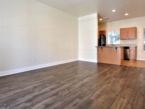 4th image of 645 S Trafton St APT B6