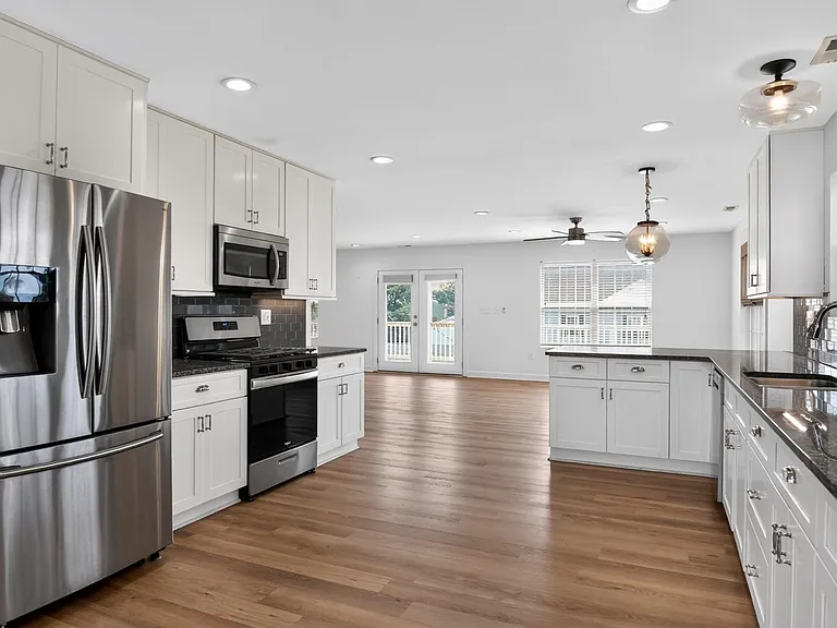 9609 Bay St #19 — Photo 14