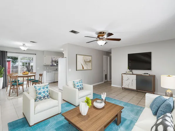 439 W Pine St, Mary Esther, FL 32569