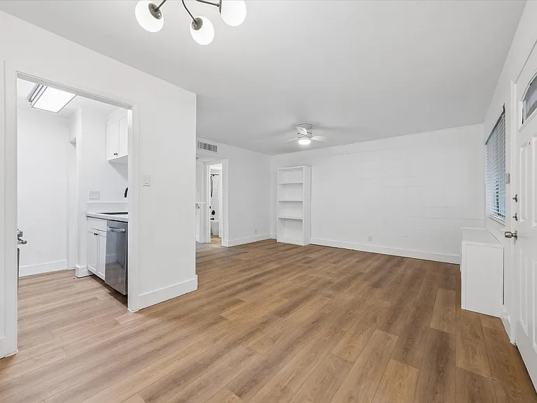 1202 Newning Ave #114 — Photo 5