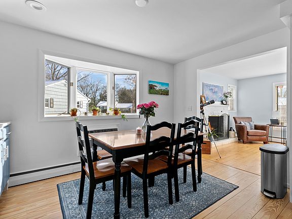 5th image of 84 Birchwood Dr