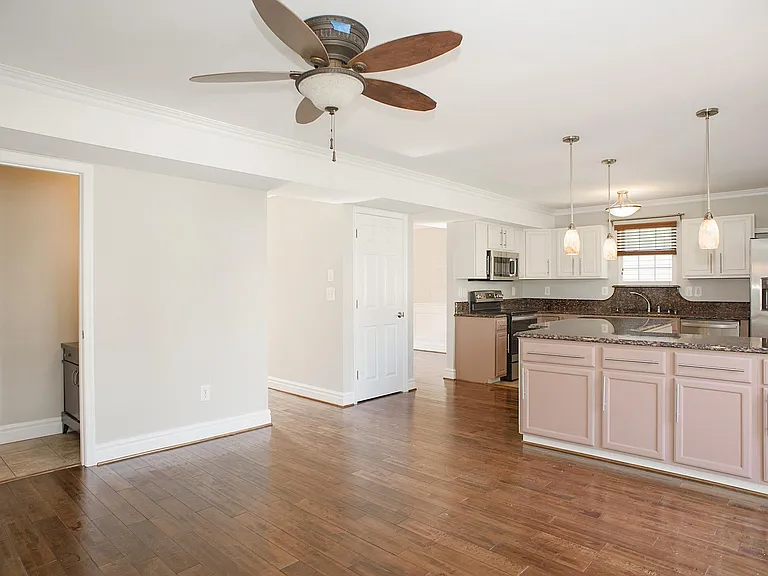 1772 Grande View Ave — Photo 13