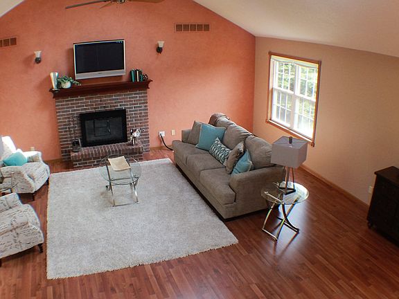 4th image of 493 Leahy Cir