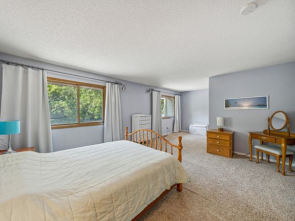5th image of 411 Whispering Ln