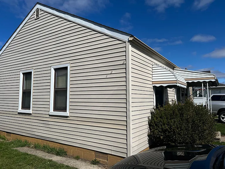 27107 Seyburn Ave — Photo 6