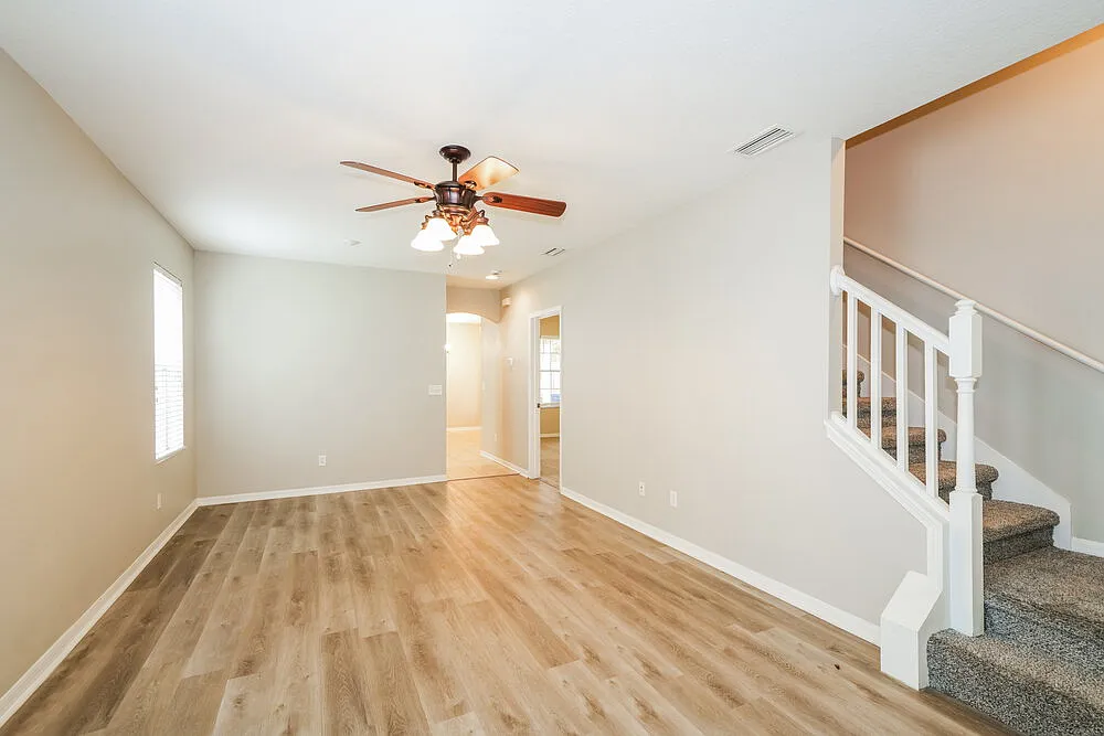 4 bed, 2.5 bath, 1799 sqft, $2,420 — Photo 4