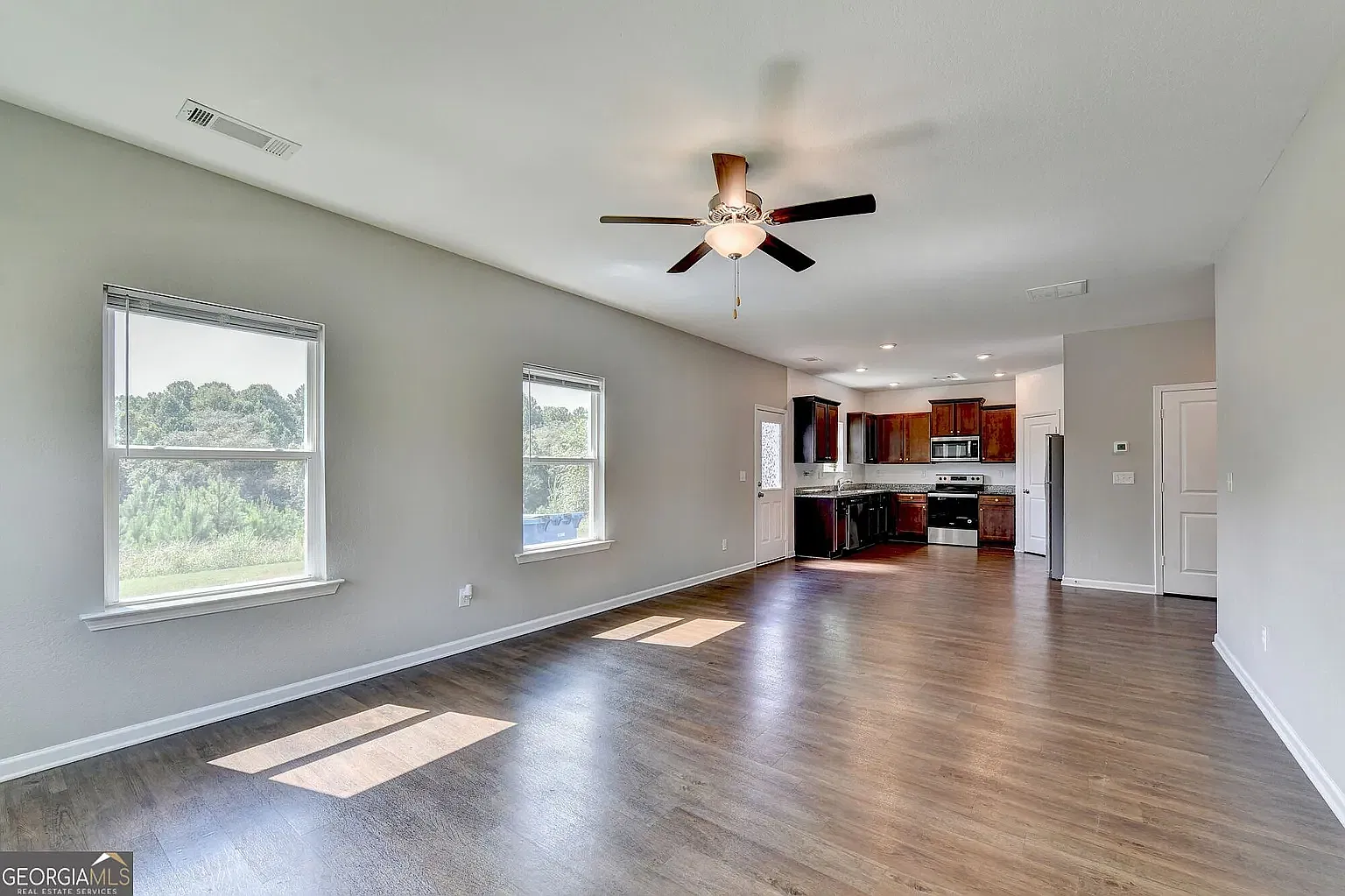 4 bed, 1889 sqft, $2,500 — Photo 3