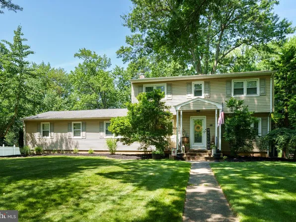 19 Van Saun Dr, Ewing, NJ 08628