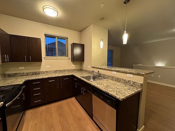 4th image of 957 Discovery Cir NE Unit 2
