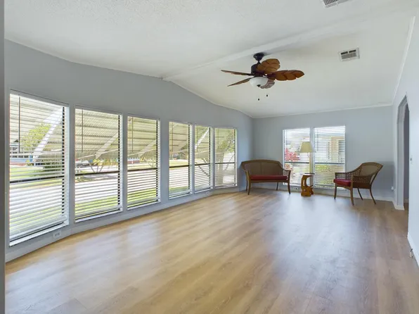 614 Hyacinth Cir, Barefoot Bay, FL 32976