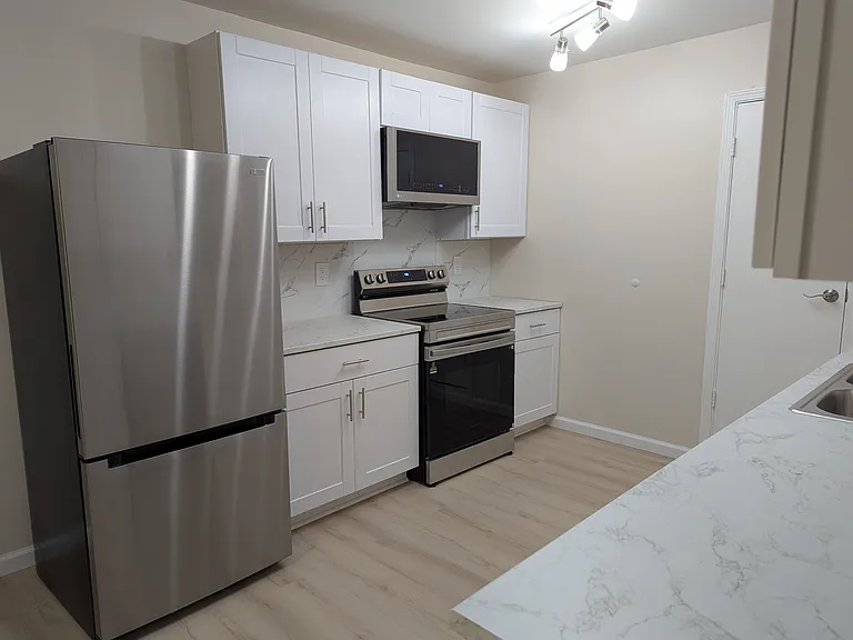20732 Williamson St — Photo 5