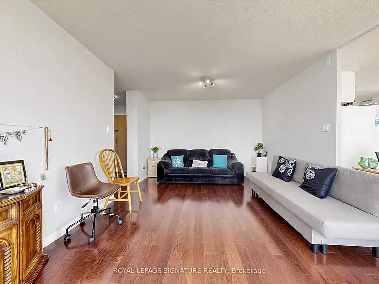 1360 Rathburn Rd E #1808 — Photo 6