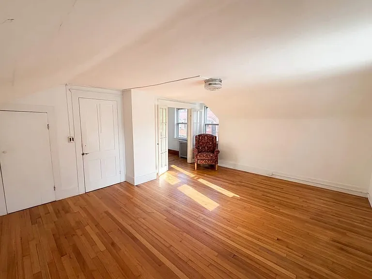 35 Maple St — Photo 7