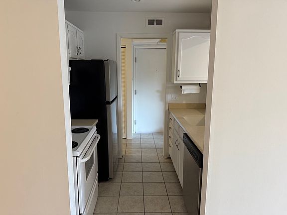 5th image of 904 Chestnut Hill Dr APT E