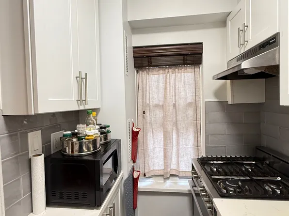 67-40 Yellowstone Boulevard image 6 of 12