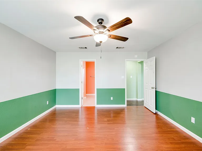 18325 Maxa Dr — Photo 30