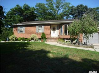 21 Woodbury Rd, Farmingville, NY 11738