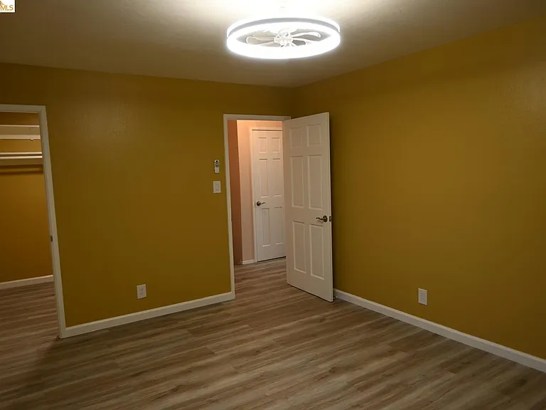 1316 Russell St — Photo 15