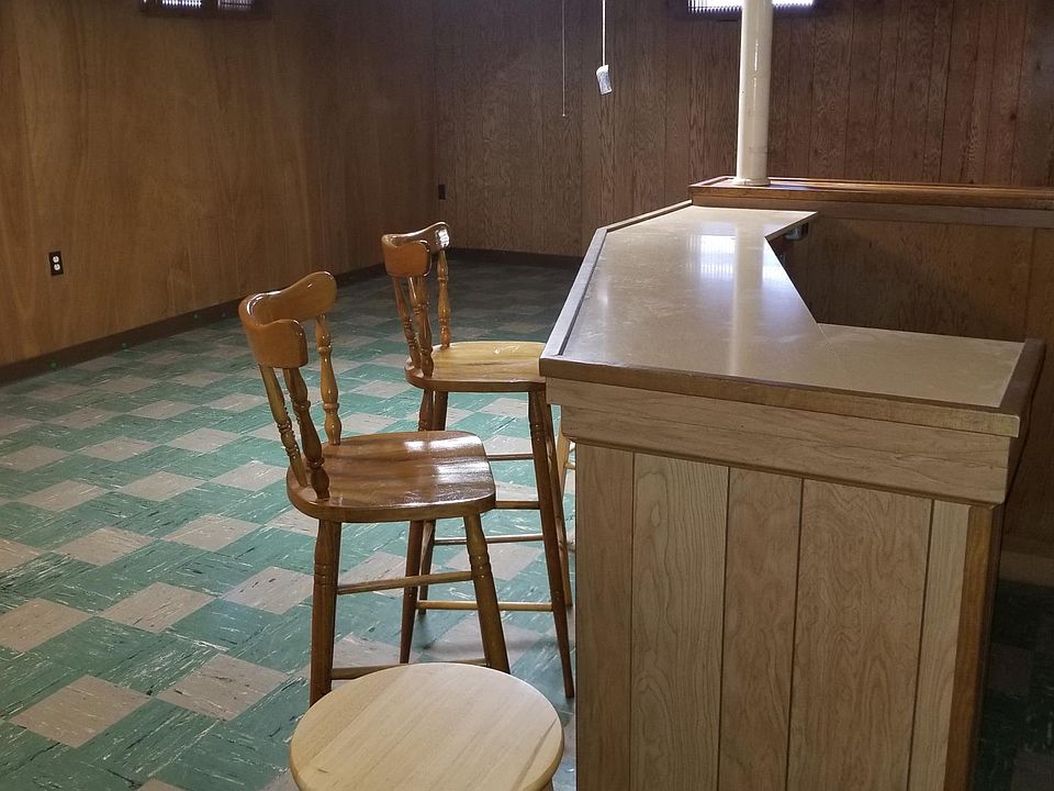 2nd image of 916 Prairie Ave