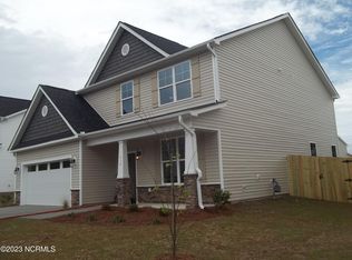 912 Terraces Ln, Hampstead, NC 28443
