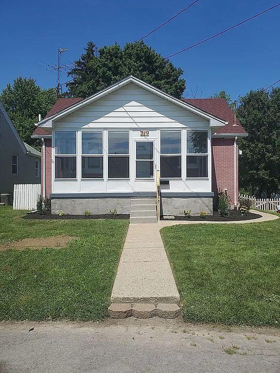 219 E Weaver St photo 1