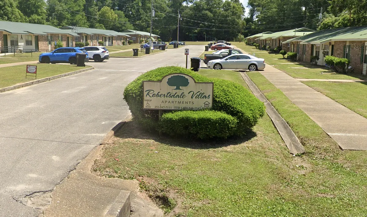 Photo 2 of 7 - 23330 College Ave - Robertsdale, AL Building Photo - 23330 College Ave