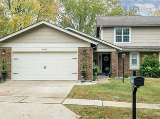 1045 Ridgeway Meadow Dr, Ballwin, MO 63021