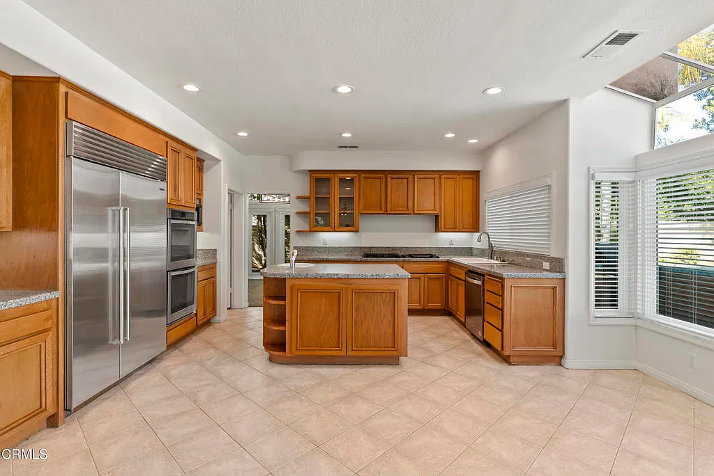 4 bed, 4.5 bath, 4109 sqft, $7,250 — Photo 4