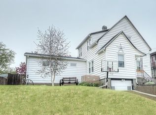 810 W Chestnut St, Freeport, IL 61032