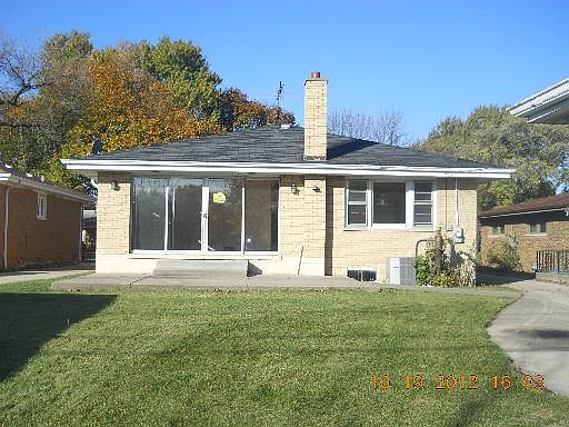 2nd image of 905 Cromwell Ave