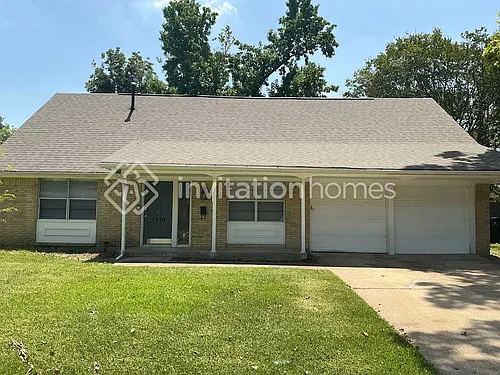 1310 Lexington Dr Photo 1