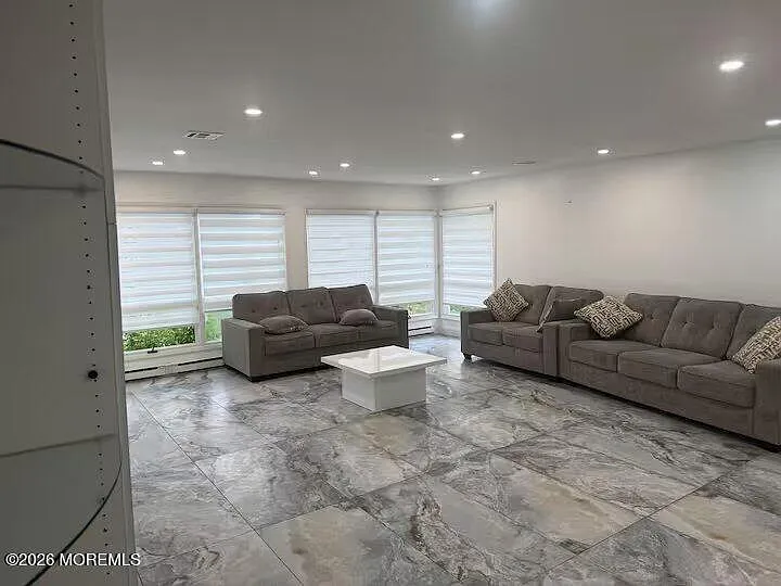 4 bed, 2803 sqft, $4,000 — Photo 3