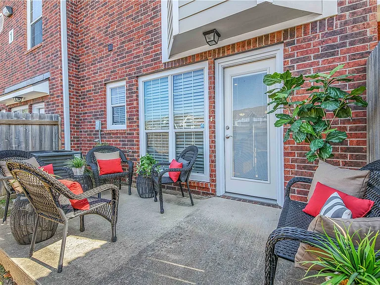 305 Holleman Dr E #102 — Photo 27