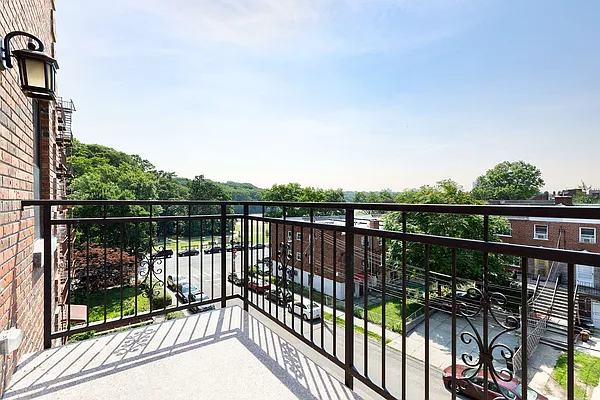 Rented by Compass | media 28