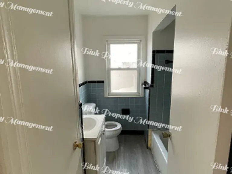 20277 Ferguson St — Photo 8