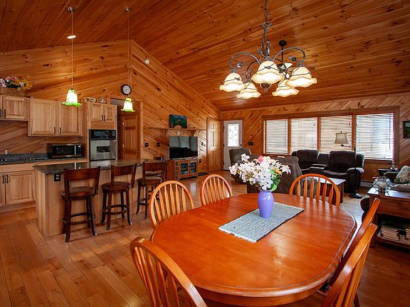 4th image of 205 East Wells Road