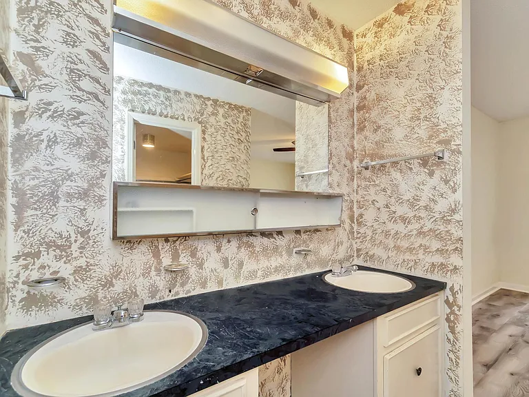 2420 Price St #B — Photo 11