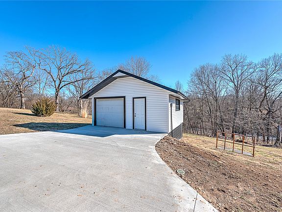 3rd image of 109 Ruth Ln