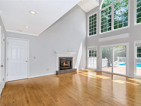 5th image of 151 Sandlewood Ct