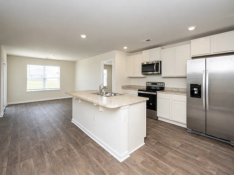869 Twickenham Loop — Photo 3