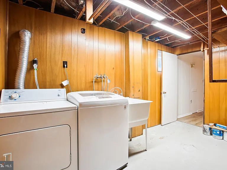 2405 Phillips Dr — Photo 35
