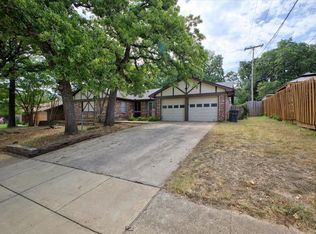8204 Starnes Rd, North Richland Hills, TX 76182