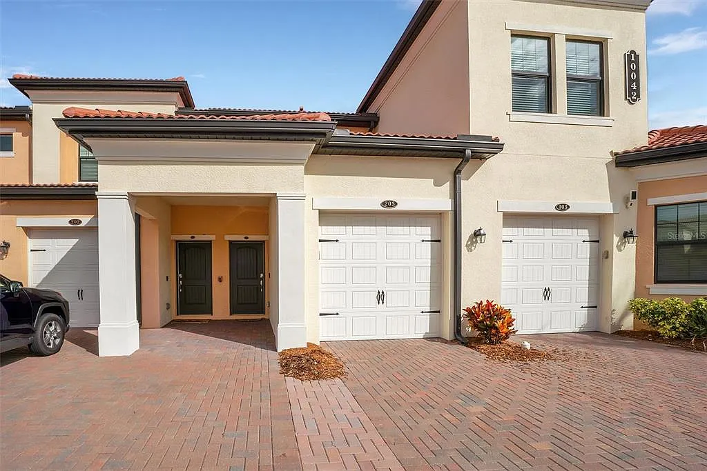 2 bed, 2.0 bath, 1933 sqft, $2,350 — Photo 1