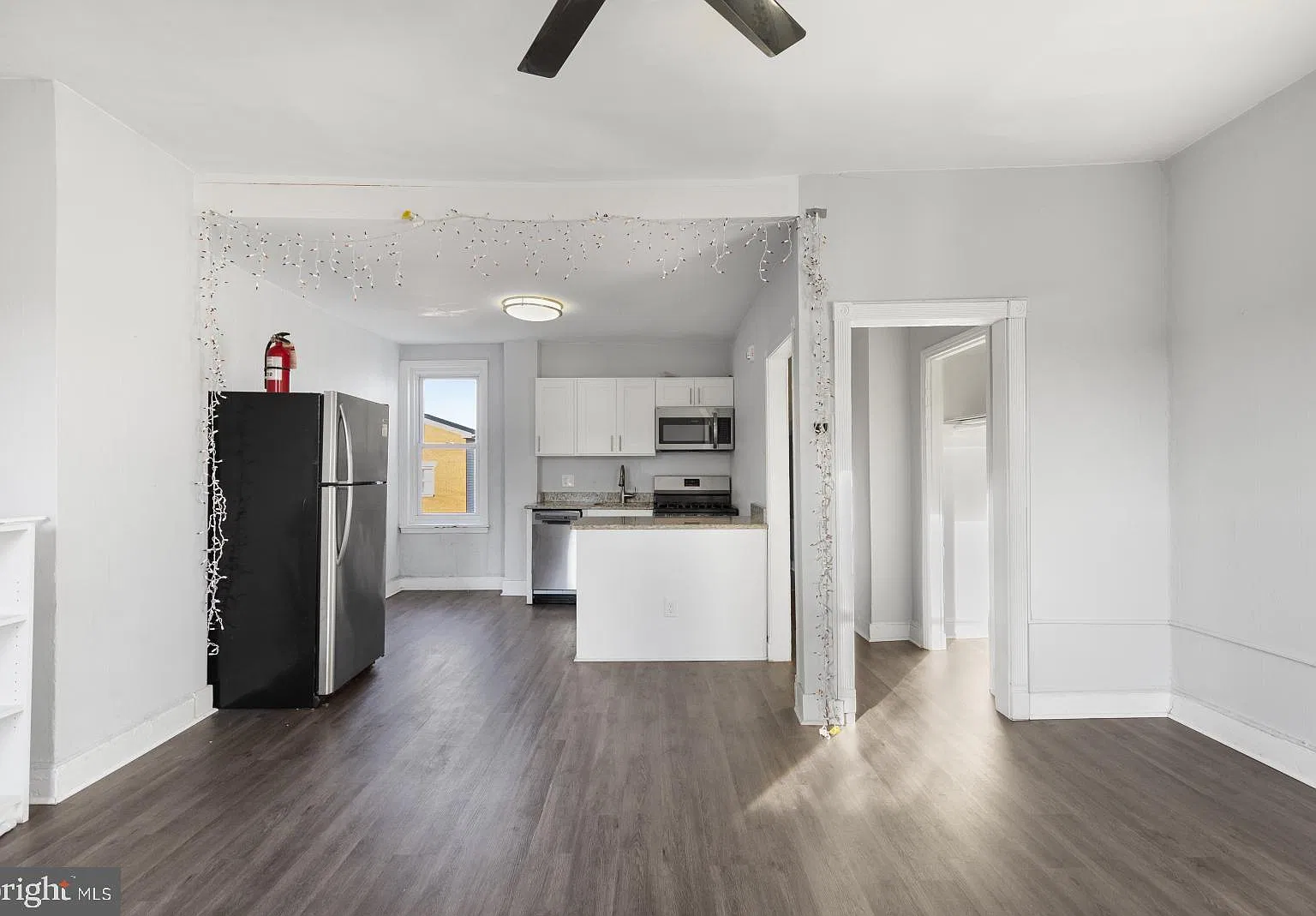 2 bed, 1.0 bath, $995 — Photo 3