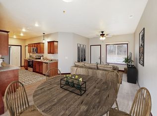 3 BD, 2.5 BA TOWNHOME, DOUBLE ATTACHED GARAGE, PET FRIENDLY, HARRISBURG, Harrisburg, SD 57032
